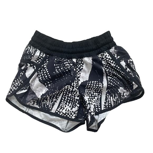 Lululemon Tracker Short III *4-way Stretch Black Beige Pattern size 4 - Picture 4 of 8